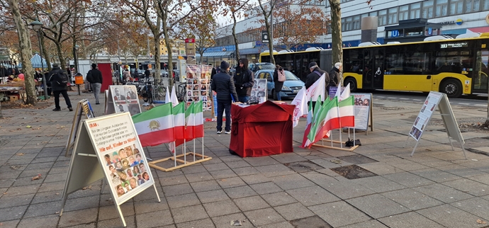 برلین - برگزاری میز کتاب توسط ایرانیان آزاده علیه موج اعدامها - ۶ و ۷ آذر برلین - برگزاری میز کتاب توسط ایرانیان آزاده علیه موج اعدامها - ۶ و ۷ آذر