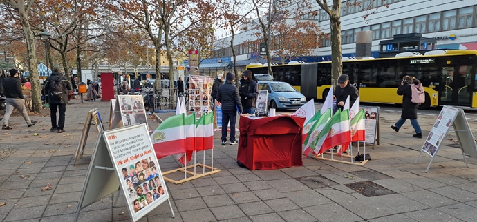 برلین - برگزاری میز کتاب توسط ایرانیان آزاده علیه موج اعدامها - ۶ و ۷ آذر برلین - برگزاری میز کتاب توسط ایرانیان آزاده علیه موج اعدامها - ۶ و ۷ آذر