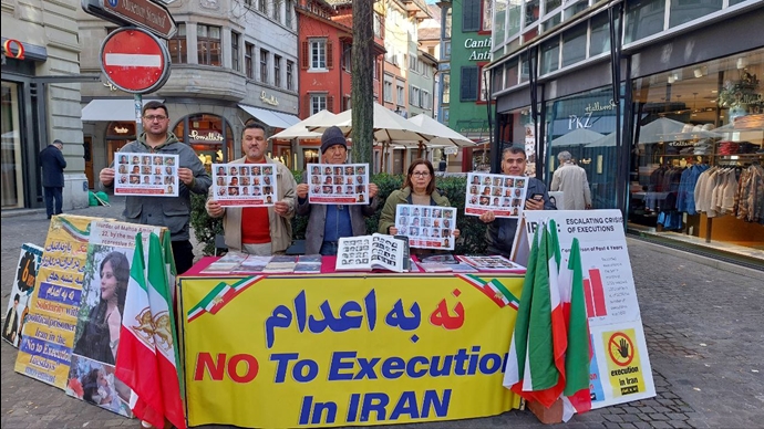 زوریخ سوئیس - برگزاری میز کتاب توسط ایرانیان آزاده علیه صدور احکام اعدام توسط قضاییه خامنهای - ۱۲آبان زوریخ سوئیس - برگزاری میز کتاب توسط ایرانیان آزاده علیه صدور احکام اعدام توسط قضاییه خامنهای - ۱۲آبان