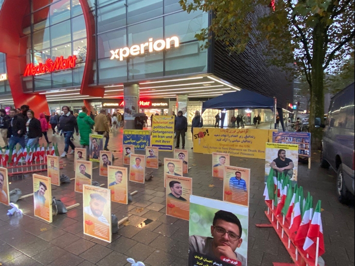 هامبورگ - برگزاری میز کتاب در همبستگی با قیام سراسری مردم ایران توسط ایرانیان آزاده - ۱۰آبان