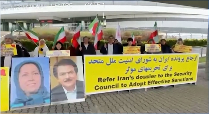 وین - تظاهرات یاران شورشگر همزمان با اجلاس شورای حکام آژانس بین‌المللی انرژی اتمی 