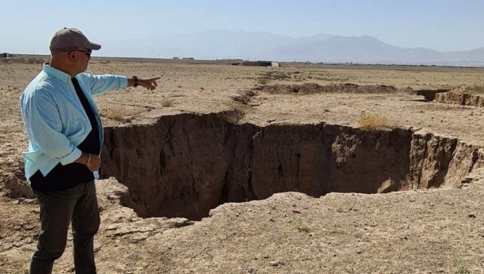 فرو نشست زمین