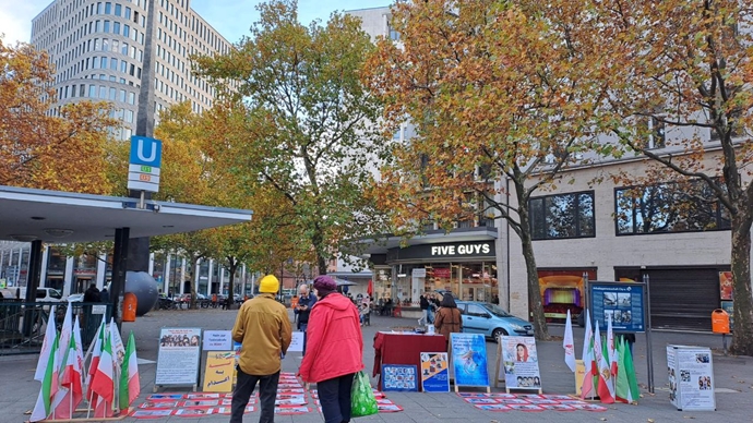 برلین - برگزاری میز کتاب در حمایت از زندانیان سیاسی زیر اعدام - ۱۳آبان برلین - برگزاری میز کتاب در حمایت از زندانیان سیاسی زیر اعدام - ۱۳آبان