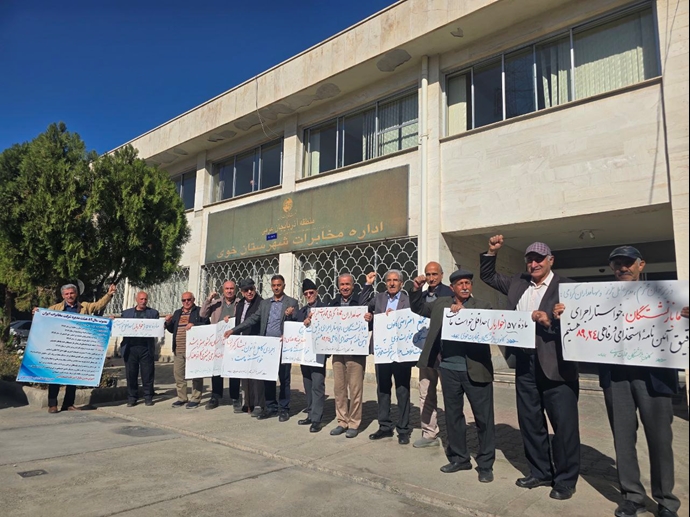 تجمع اعتراضی بازنشستگان مخابرات شهرستان خوی – دوشنبه ۱۲ آبان ۱۴۰۴