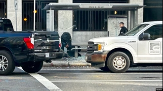 مأموران پلیس در محل تیراندازی به ۲عضو گارد ملی در نزدیکی کاخ سفید، ۵آذر