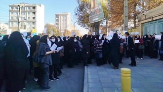 تجمع اعتراضی کارکنان حوزه بهداشت اراک