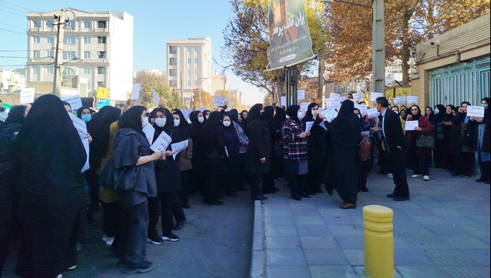 تجمع اعتراضی کارکنان حوزه بهداشت اراک