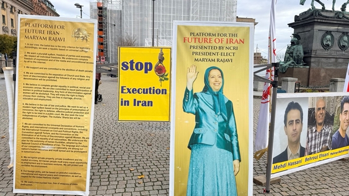 استکهلم - برگزاری میز کتاب توسط ایرانیان آزاده در برابر وزارت‌خارجه سوئد در همبستگی با قیام سراسری مردم ایران - ۱۰ آبان