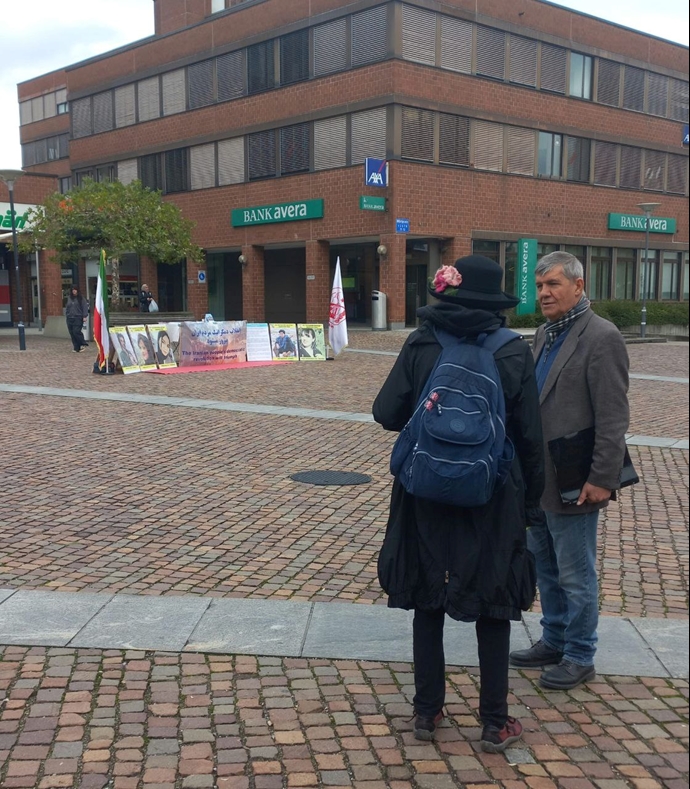 آفرتیکون سوئیس - برگزاری میز کتاب در حمایت از زندانیان سیاسی توسط ایرانیان آزاده - ۸آبان آفرتیکون سوئیس - برگزاری میز کتاب در حمایت از زندانیان سیاسی توسط ایرانیان آزاده - ۸آبان