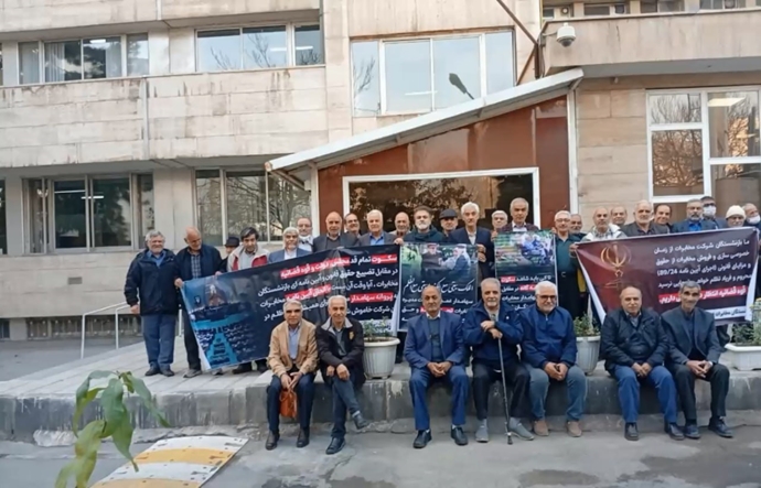تجمع اعتراضی کارکنان مخابرات مشهد و خوزستان بهدلیل وضعیت معیشتی تجمع اعتراضی کارکنان مخابرات مشهد و خوزستان بهدلیل وضعیت معیشتی