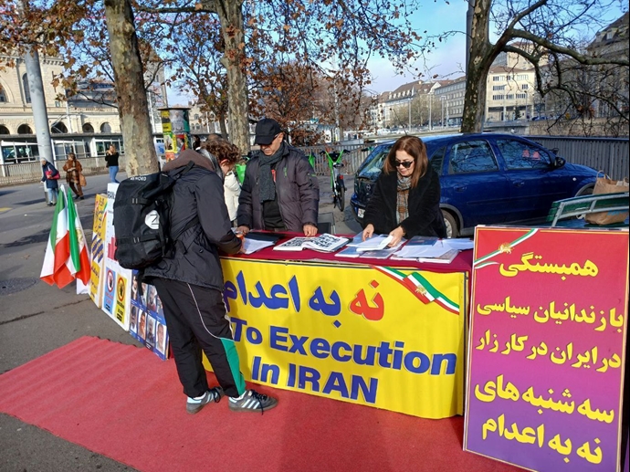 زوریخ سوئیس - برگزاری میز کتاب در حمایت از سهشنبههای نه به اعدام توسط ایرانیان آزاده زوریخ سوئیس - برگزاری میز کتاب در حمایت از سهشنبههای نه به اعدام توسط ایرانیان آزاده