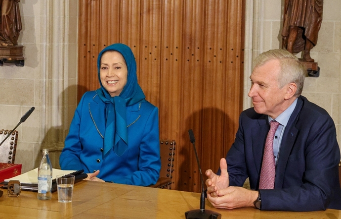 استقبال ایولترم نخست‌وزیر سابق بلژیک، شهردار و اعضای شورای شهر ایپر از خانم مریم رجوی در شهرداری شهر تاریخی ایپر