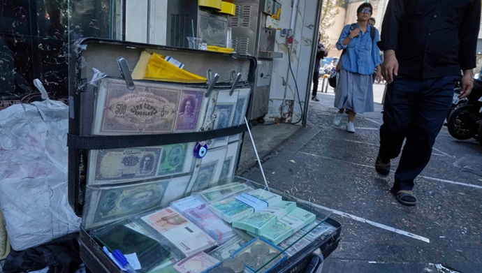 سقوط کم‌سابقه ریال در ایران