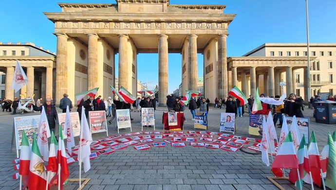 برلین - اکسیون هواداران سازمان مجاهدین خلق ایران و نمایشگاه عکس شهیدان 