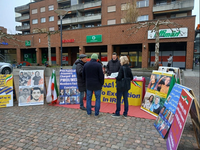 آفرتیکن سوئیس - برگزاری میز کتاب در حمایت از زندانیان سیاسی زیر اعدام - ۲۲آذر آفرتیکن سوئیس - برگزاری میز کتاب در حمایت از زندانیان سیاسی زیر اعدام - ۲۲آذر