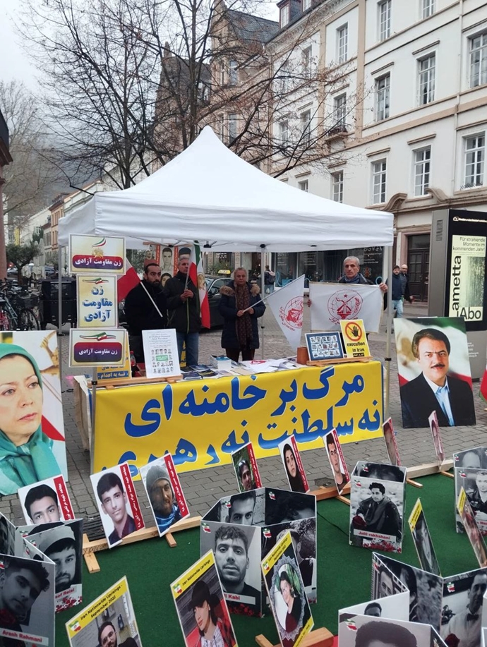 هایدلبرگ - آکسیون هواداران مجاهدین خلق و نمایشگاه شهیدان قیام ۲۲آذر ۱۴۰۴ هایدلبرگ - آکسیون هواداران مجاهدین خلق و نمایشگاه شهیدان قیام ۲۲آذر ۱۴۰۴