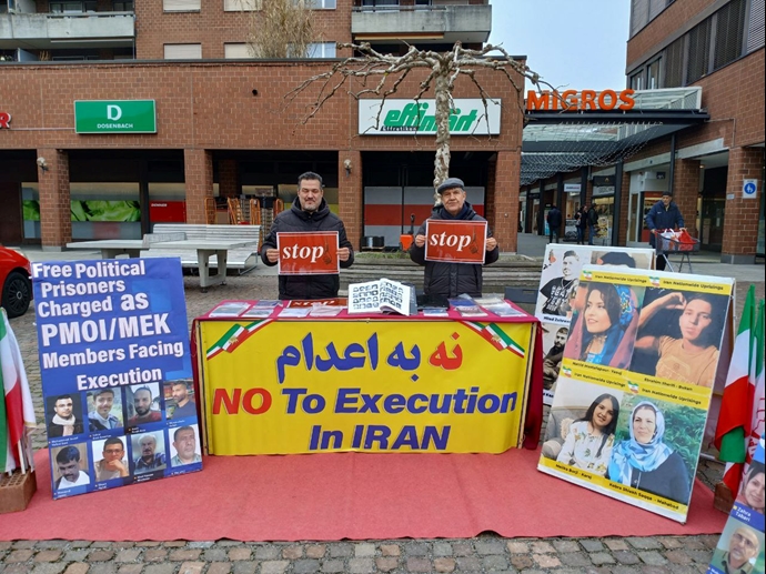 آفرتیکن سوئیس - برگزاری میز کتاب در حمایت از زندانیان سیاسی زیر اعدام - ۲۲آذر آفرتیکن سوئیس - برگزاری میز کتاب در حمایت از زندانیان سیاسی زیر اعدام - ۲۲آذر