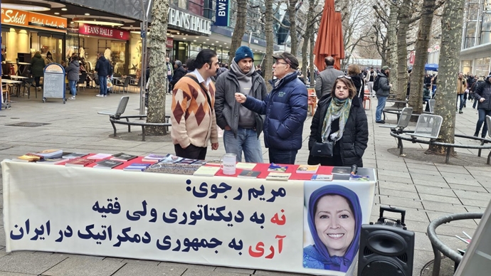 اشتوتگارت - آکسیون هواداران سازمان مجاهدین خلق ایران و نمایشگاه عکس شهیدان قیام - ۲۲ آذر ۱۴۰۴ اشتوتگارت - آکسیون هواداران سازمان مجاهدین خلق ایران و نمایشگاه عکس شهیدان قیام - ۲۲ آذر ۱۴۰۴