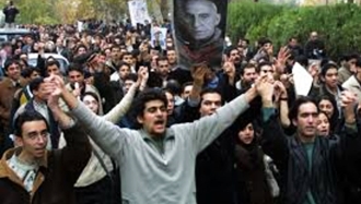 قیام‌های دانشجویی ـ عکس از آرشیو
