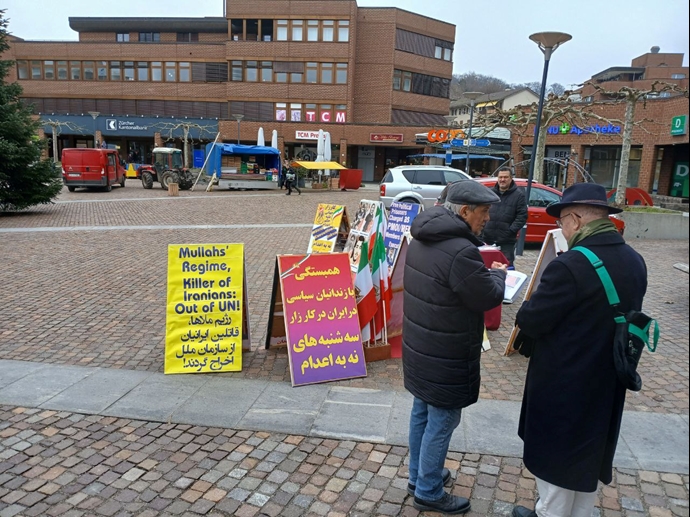 آفرتیکن سوئیس - برگزاری میز کتاب در حمایت از زندانیان سیاسی زیر اعدام - ۲۲آذر آفرتیکن سوئیس - برگزاری میز کتاب در حمایت از زندانیان سیاسی زیر اعدام - ۲۲آذر