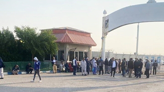 خرمشهر - چهارمین روز اعتصاب شرکت تأسیسات دریایی ایران 