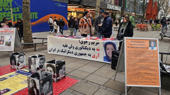 اشتوتگارت - آکسیون هواداران سازمان مجاهدین خلق ایران و نمایشگاه عکس شهیدان قیام - ۲۲ آذر ۱۴۰۴ اشتوتگارت - آکسیون هواداران سازمان مجاهدین خلق ایران و نمایشگاه عکس شهیدان قیام - ۲۲ آذر ۱۴۰۴