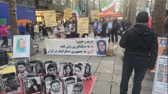 اشتوتگارت آلمان - برگزاری آکسیون هواداران مجاهدین