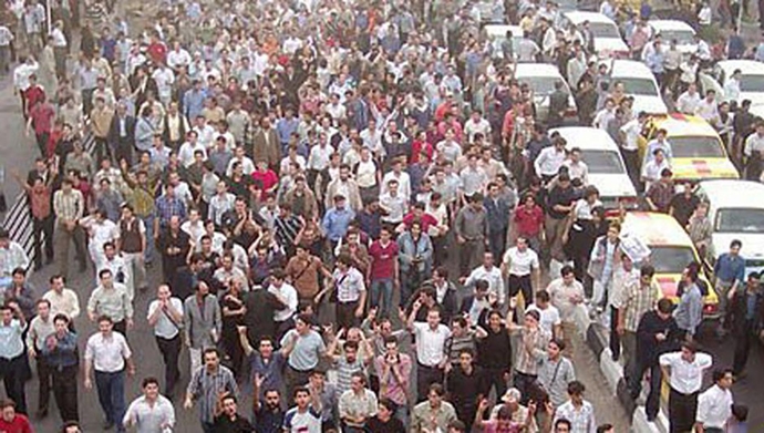 آستانه قیام ـ عکس از آرشیو