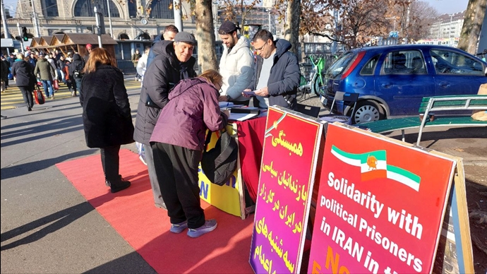 زوریخ سوئیس - برگزاری میز کتاب در حمایت از سهشنبههای نه به اعدام توسط ایرانیان آزاده زوریخ سوئیس - برگزاری میز کتاب در حمایت از سهشنبههای نه به اعدام توسط ایرانیان آزاده