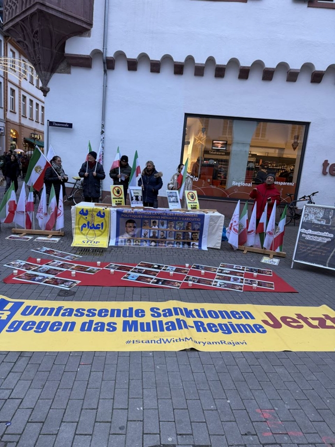 هایدلبرگ - میز کتاب هواداران مجاهدین خلق به‌مناسبت ۱۰۰مین هفته نه به اعدام - ۲دی ۱۴۰۴