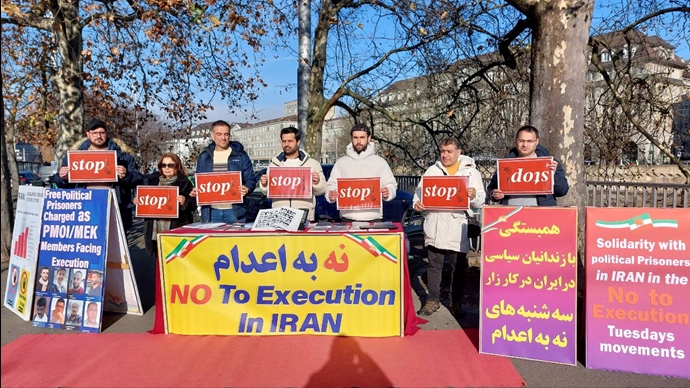 زوریخ سوئیس - برگزاری میز کتاب در حمایت از سهشنبههای نه به اعدام توسط ایرانیان آزاده زوریخ سوئیس - برگزاری میز کتاب در حمایت از سهشنبههای نه به اعدام توسط ایرانیان آزاده