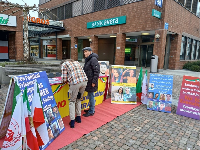 آفرتیکن سوئیس - برگزاری میز کتاب در حمایت از زندانیان سیاسی زیر اعدام - ۲۲آذر آفرتیکن سوئیس - برگزاری میز کتاب در حمایت از زندانیان سیاسی زیر اعدام - ۲۲آذر