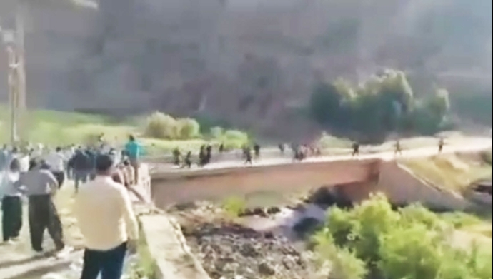 درگیری مردم لرستان با نیروهای سرکوبگر دولتی