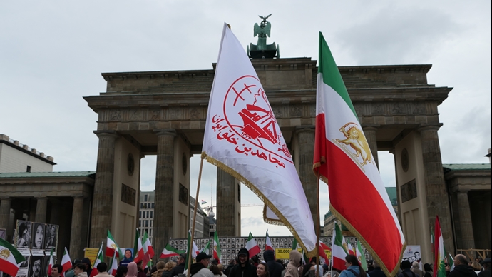 برلین - تظاهرات ایرانیان آزاده در حمایت از زندانیان سیاسی و گرامیداشت شصتمین سالگرد تأسیس سازمان مجاهدین - ۴ خرداد