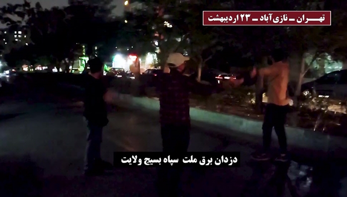 شعار کانون شورشی در مورد کمبود برق مردم در تهران - نازی آباد