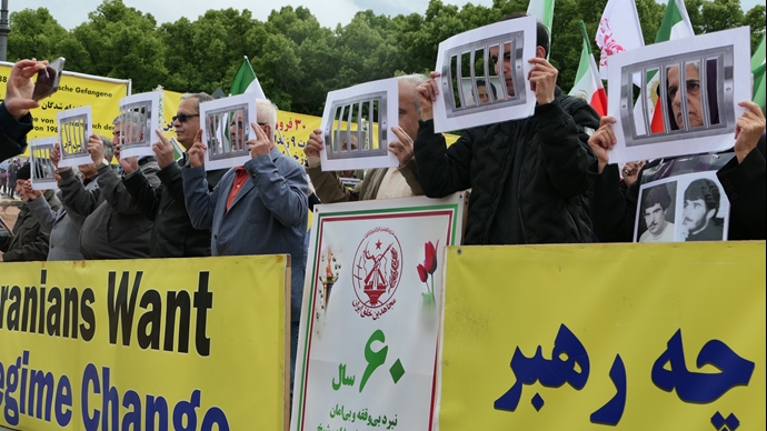 برلین - تظاهرات ایرانیان آزاده در حمایت از زندانیان سیاسی و گرامیداشت شصتمین سالگرد تأسیس سازمان مجاهدین - ۴ خرداد