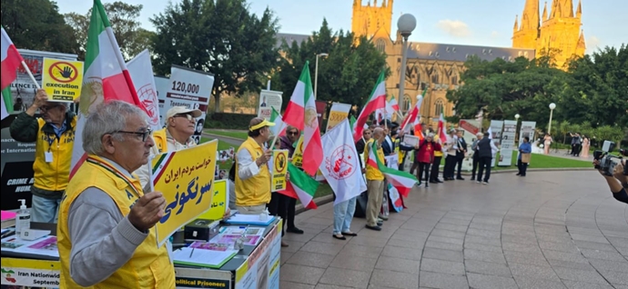 سیدنی استرالیا - برگزاری میز کتاب و نمایش تصاویر شهیدان در همبستگی با قیام سراسری - ۲۷اردیبهشت