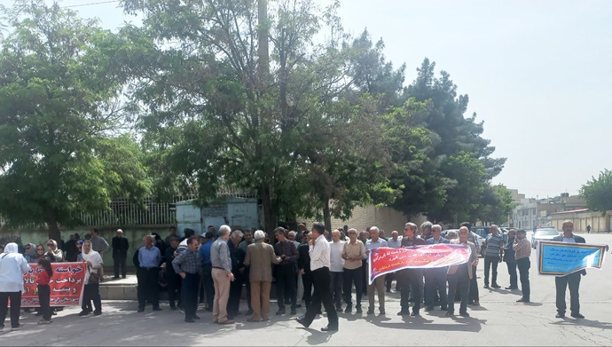 کرمانشاه - تجمع اعتراضی جمعی از بازنشستگان صندوق‌های کشوری