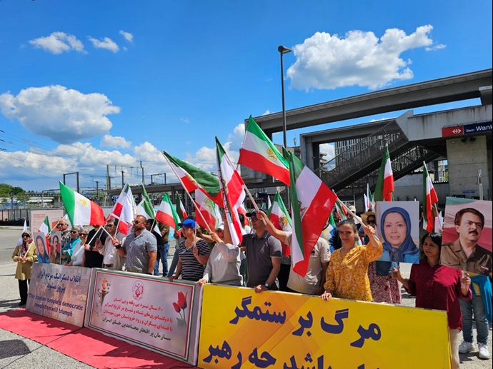 برن سوئیس - برگزاری میز کتاب و نمایش تصاویر شهیدان در همبستگی با قیام سراسری - ۲۷اردیبهشت
