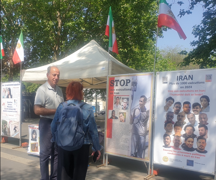 پاریس - برگزاری میز کتاب و تصاویر شهیدان در همبستگی با قیام سراسری مردم ایران -۱۲ اردیبهشت
