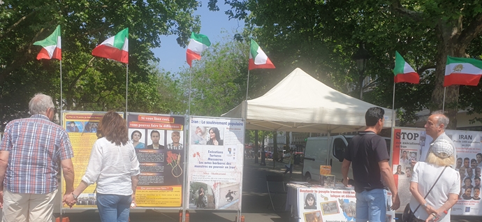 پاریس - برگزاری میز کتاب و تصاویر شهیدان در همبستگی با قیام سراسری مردم ایران -۱۲ اردیبهشت