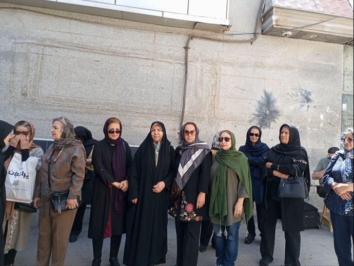 تجمع اعتراضی بازنشستگان کشوری، تأمین اجتماعی، مخابرات و بهداشت مقابل صندوق بازنشستگی