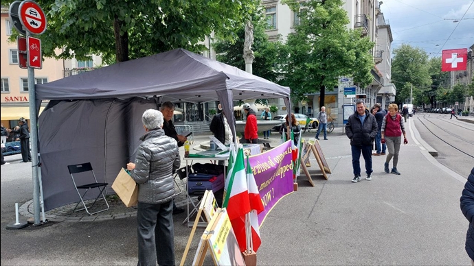 زوریخ سوئیس - برگزاری میز کتاب و نمایش تصاویر شهیدان در همبستگی با زندانیان سیاسی - ۵خرداد