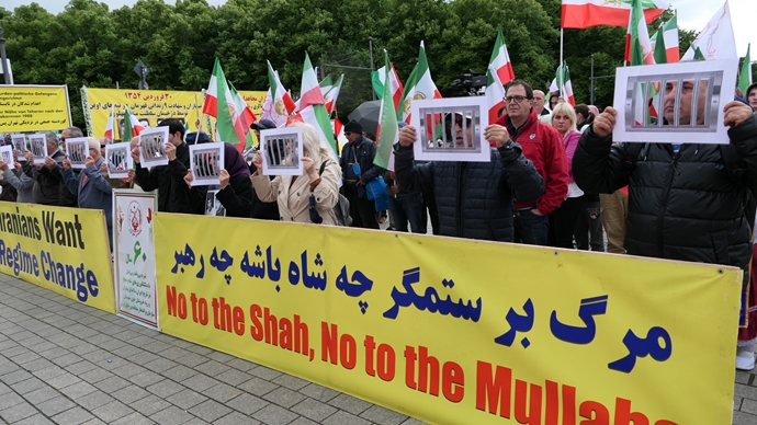 برلین - تظاهرات ایرانیان آزاده در حمایت از زندانیان سیاسی و گرامیداشت شصتمین سالگرد تأسیس سازمان مجاهدین - ۴ خرداد