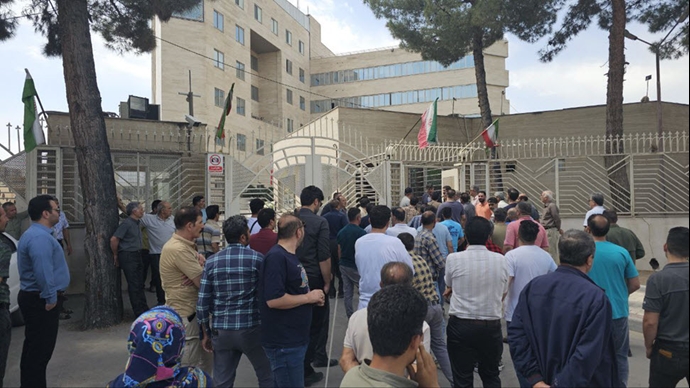 تجمع نانوایان خراسان شمالی مقابل استانداری