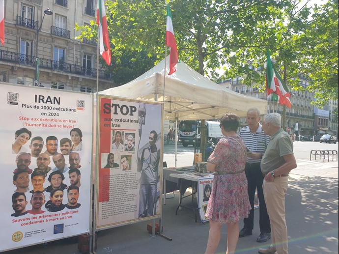 پاریس - میز کتاب و نمایشگاه عکس شهیدان در حمایت از قیام سراسری مردم ایران - ۲۳خرداد ۱۴۰۴