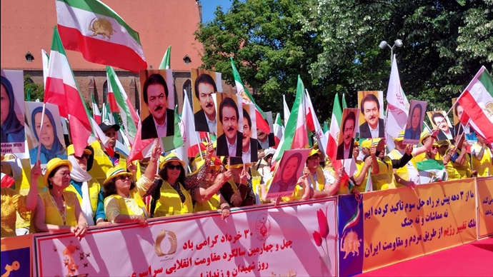 برلین - تظاهرات بزرگ ایرانیان آزاده با شعار دموکراسی، آزادی با مریم رجوی - ۳۱خرداد ماه