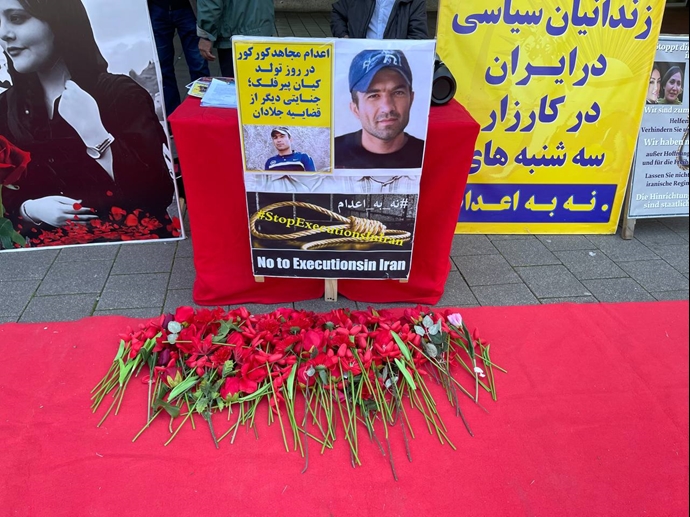 هامبورگ - میز کتاب و نمایشگاه عکس شهیدان و محکومیت اعدام مجاهد کور کور - ۲۲خرداد ۱۴۰۴