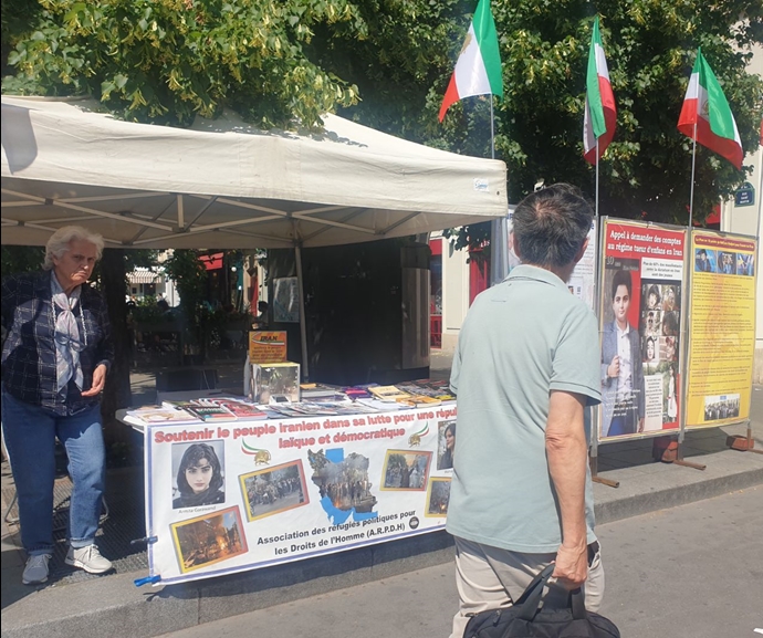 پاریس - میز کتاب و نمایشگاه شهیدان در همبستگی با قیام ایران - ۲۱خرداد ۱۴۰۴