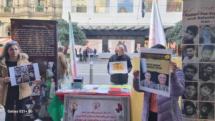 ملبورن استرالیا - برگزاری میز کتاب در حمایت از زندانیان سیاسی و صدور احکام ظالمانه اعدام علیه آنها - ۳۰خرداد
